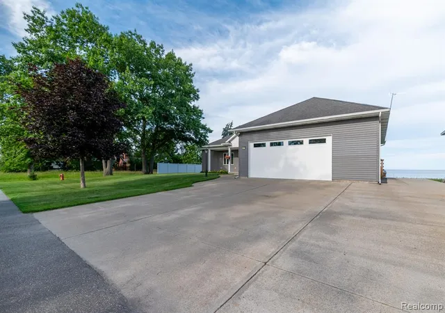 Photo 3 of Single family home for sale at 5871 Sandy Dr, Pinconning, MI 48650 | MLS# 61002484 | Listing updated on 2026-08-15