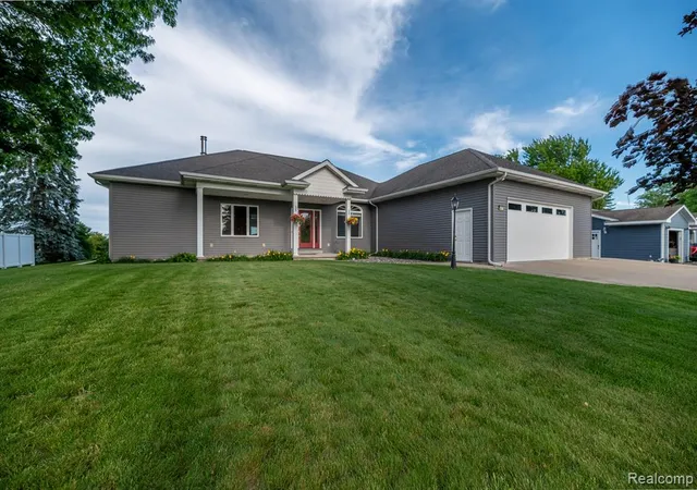 Photo 4 of Single family home for sale at 5871 Sandy Dr, Pinconning, MI 48650 | MLS# 61002484 | Listing updated on 2026-08-15