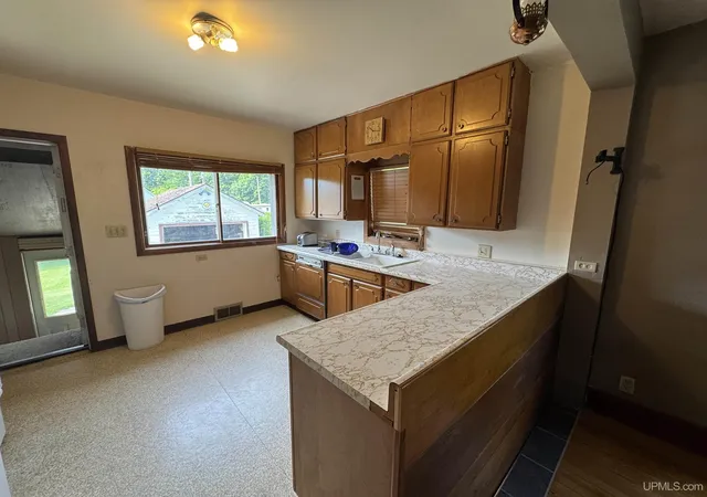 Photo 3 of Single family home for sale at 211 Michigan Ave, Crystal Falls, MI 49920 | MLS# 50187464 | Listing updated on 2026-09-04