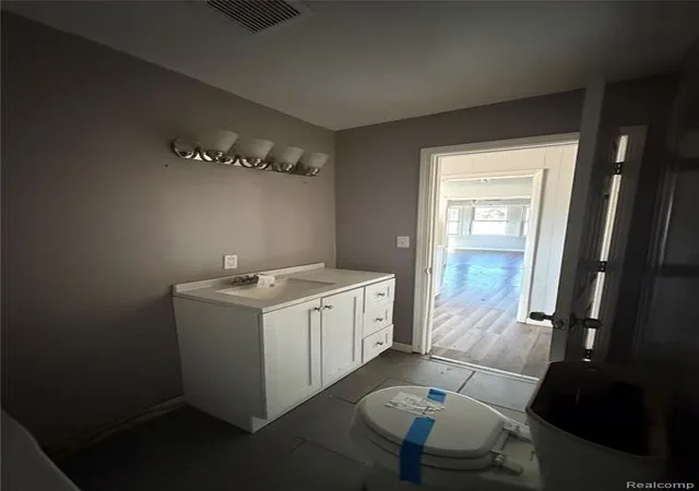 3rd image of 5784 Garland St, Detroit, MI 48213 3331 | MLS# 60980009