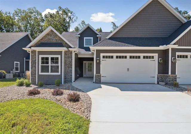 1st image of 1160 Lochaven Cir, Hillsdale, MI 49242 | MLS# 70494026