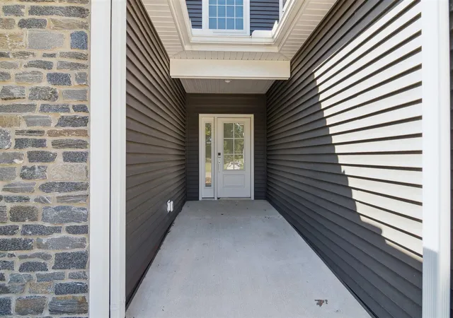 4th image of 1160 Lochaven Cir, Hillsdale, MI 49242 | MLS# 70494026