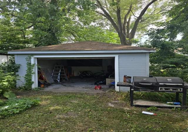 Photo 3 of Single family home for sale at 110 Dale St, Grand Rapids, MI 49505 | MLS# 70548143 | Listing updated on 2026-09-03