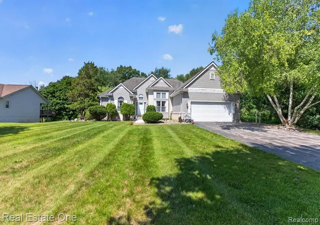 2nd image of 5128 Queensway, Howell, MI 48843 | MLS# 61008884