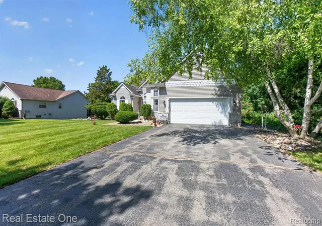 image of 5128 Queensway, Howell, MI 48843 | MLS# 61008884