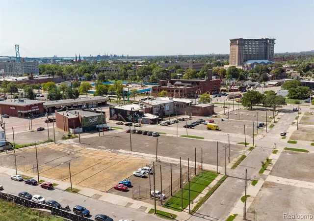 2nd image of 2287 Cochrane St, Detroit, MI 48216 | MLS# 60196205