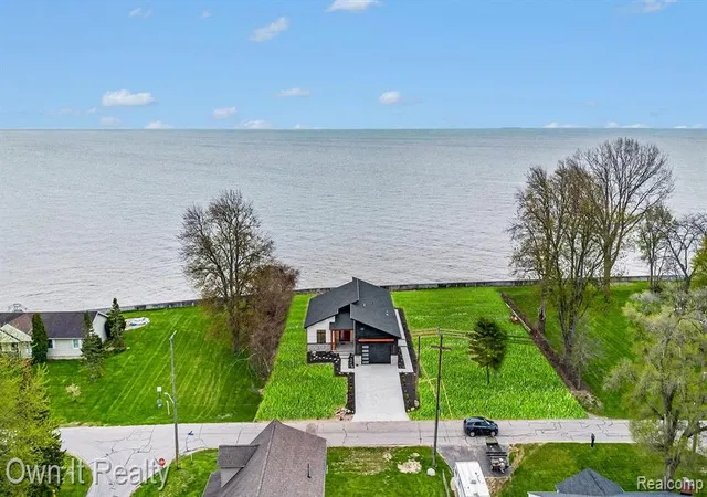 Homes for sale in Monroe, MI | 2020 Edgewater St, Monroe, MI 48162 | MLS# 60986276