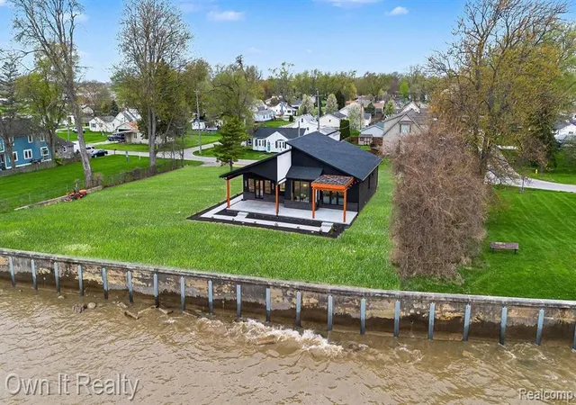 Homes for sale in Monroe, MI | 2020 Edgewater St, Monroe, MI 48162 | MLS# 60986276
