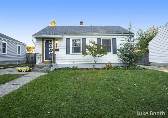 Photo 1 of Sale Pending at 723 Powers Ave, Grand Rapids, MI 49504 | MLS# 70501144 | Listing updated on 2025-10-28