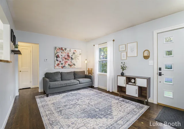 Photo 4 of Sale Pending at 723 Powers Ave, Grand Rapids, MI 49504 | MLS# 70501144 | Listing updated on 2025-10-28