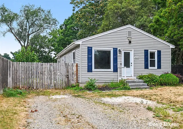 Photo 2 of Single family home for sale at 3233 Wayburn Ave, Grandville, MI 49418 | MLS# 70548551 | Listing updated on 2026-08-07