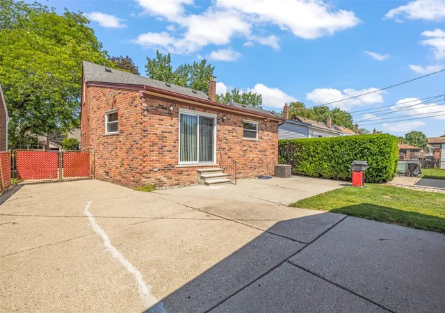 Homes for sale in Allen Park, MI | 9709 Laurence Ave, Allen Park, MI 48101 | MLS# 70542692