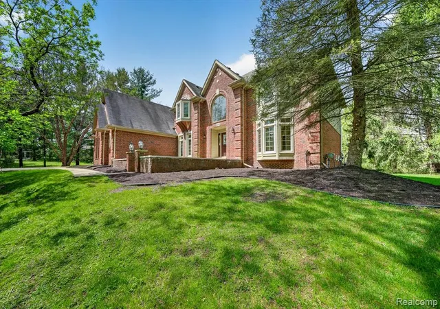 Photo 2 of Mansion for sale at 22293 Brockshire St, Novi, MI 48375 | MLS# 60987825 | Listing updated on 2026-08-10