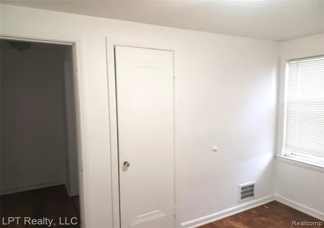 11th image of 1009 E 4th St, Royal Oak, MI 48067 | MLS# 61016427