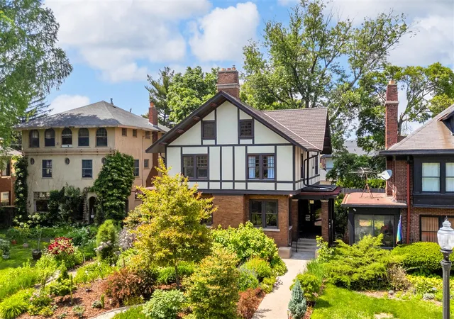3rd image of 728 Longfellow St, Detroit, MI 48202 | MLS# 70537505