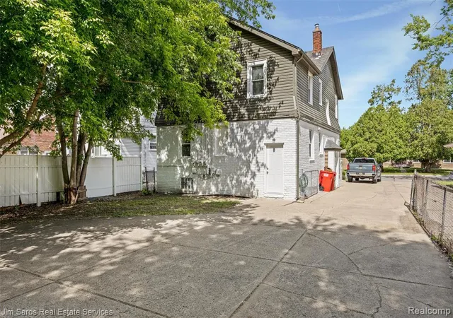 3rd image of 22911 Hayes Ave, Eastpointe, MI 48021 | MLS# 61002980
