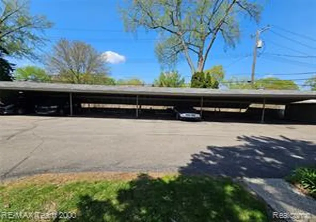 Homes for sale in Farmington, MI | 33234 Kingslane #11, Farmington, MI 48336 | MLS# 61008965