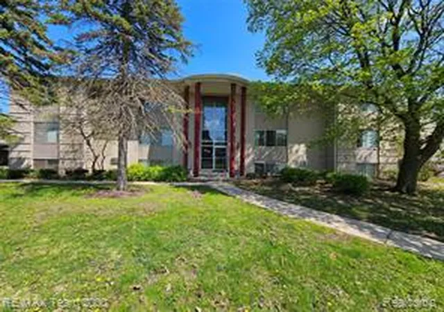 Homes for sale in Farmington, MI | 33234 Kingslane #11, Farmington, MI 48336 | MLS# 61008965
