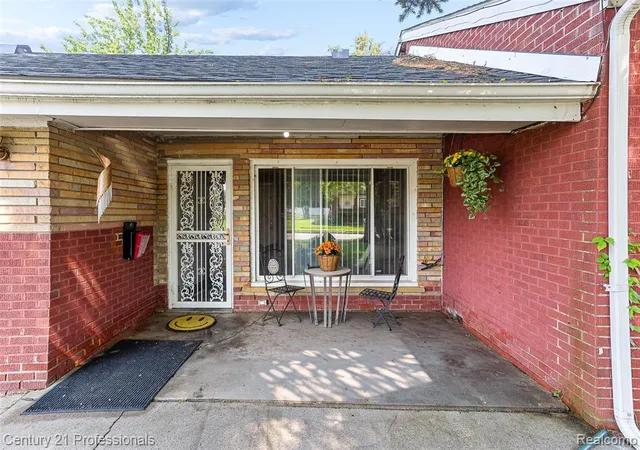 3rd image of 3231 Spruce St, Inkster, MI 48141 2243 | MLS# 60994998