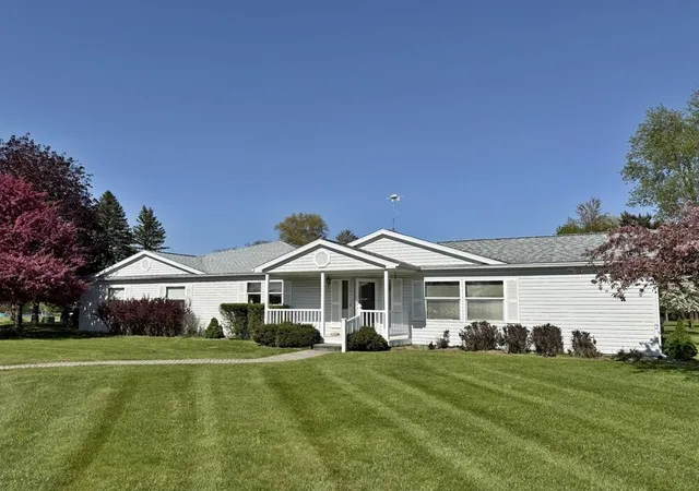 Homes for sale in Stanwood, MI | 10215 E Royal, Stanwood, MI 49346 | MLS# 70538921