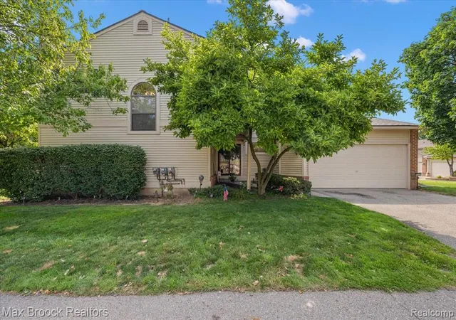Photo 1 of Condo for sale at 5601 Drake Holw Dr, West Bloomfield, MI 48322 | MLS# 61008709 | Listing updated on 2026-08-01