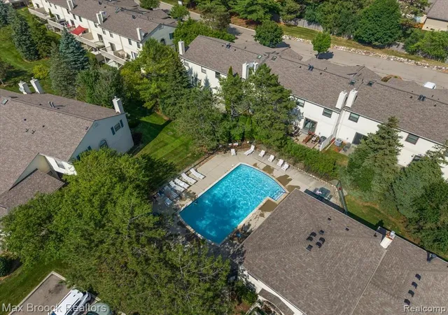 Photo 3 of Condo for sale at 5601 Drake Holw Dr, West Bloomfield, MI 48322 | MLS# 61008709 | Listing updated on 2026-08-01