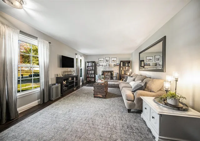 Photo 3 of Single family home for sale at 3120 Lorrie Dr, Spring Arbor, MI 49283 | MLS# 70500933 | Listing updated on 2025-10-25