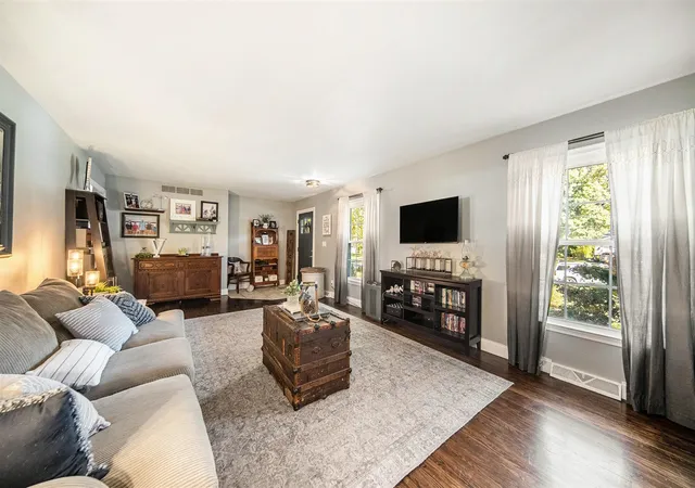Photo 4 of Single family home for sale at 3120 Lorrie Dr, Spring Arbor, MI 49283 | MLS# 70500933 | Listing updated on 2025-10-25