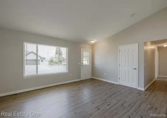 3rd image of 3103 Crooks Rd, Rochester Hills, MI 48309 | MLS# 60996846