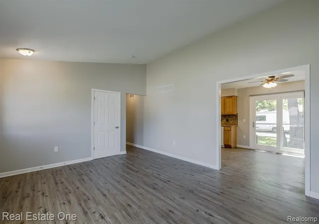 4th image of 3103 Crooks Rd, Rochester Hills, MI 48309 | MLS# 60996846