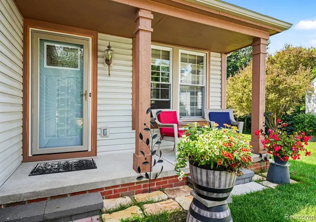 Photo 2 of Single family home for sale at 1565 Marshbank Ct, Pontiac, MI 48340 1070 | MLS# 61024949 | Listing updated on 2026-09-14