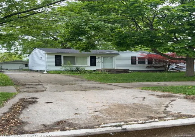 Homes for sale in Taylor, MI | 8094 Oak St, Taylor, MI 48180 | MLS# 61003724