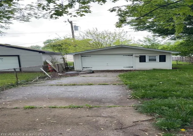 Homes for sale in Taylor, MI | 8094 Oak St, Taylor, MI 48180 | MLS# 61003724