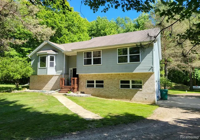 Homes for sale in Ortonville, MI | 860 N Sashabaw Rd, Ortonville, MI 48462 | MLS# 61000412