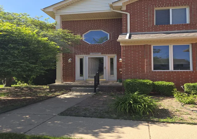 3rd image of 11087 Shadow Creek Ct, Sterling Heights, MI 48313 | MLS# 50209284