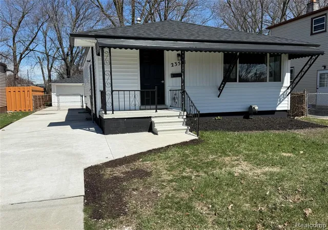 Homes for sale in Saint Clair Shores, MI | 23541 Elmira St, Saint Clair Shores, MI 48082 | MLS# 61002584