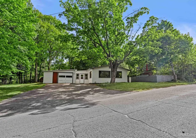 Photo 1 of Single family home for sale at 115 Calverley Ave, Houghton, MI 49931 | MLS# 50210239 | Listing updated on 2026-06-19