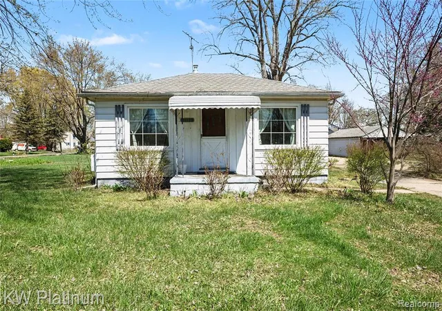 Homes for sale in Harrison Township, MI | 27135 Ballard St, Harrison Township, MI 48045 | MLS# 60984344
