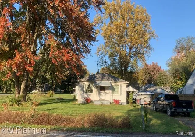 Homes for sale in Harrison Township, MI | 27135 Ballard St, Harrison Township, MI 48045 | MLS# 60984344