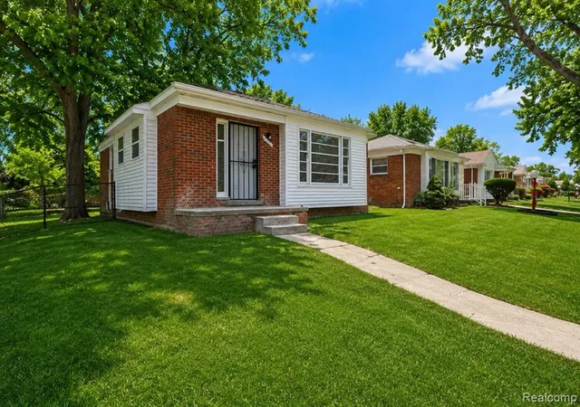 2nd image of 20201 Grandville Ave, Detroit, MI 48219 1411 | MLS# 60998270