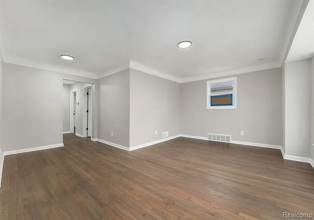 5th image of 20201 Grandville Ave, Detroit, MI 48219 1411 | MLS# 60998270