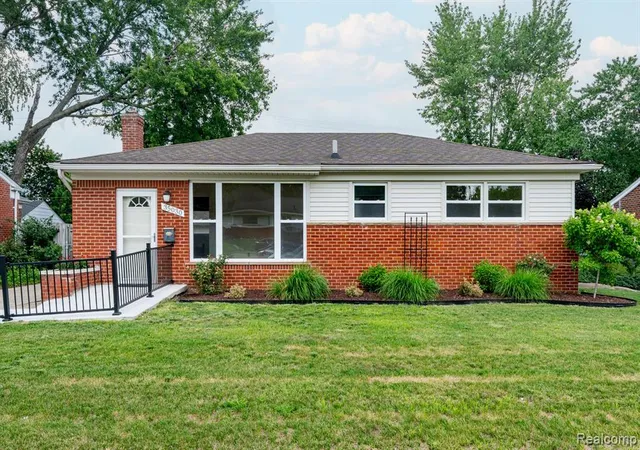 Photo 2 of Sale Pending at 35030 S Elmira St, Livonia, MI 48150 | MLS# 61009627 | Listing updated on 2026-07-28