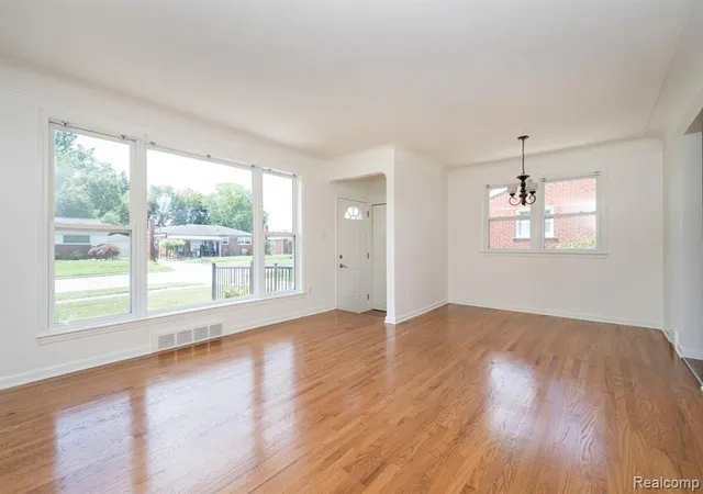 Photo 4 of Sale Pending at 35030 S Elmira St, Livonia, MI 48150 | MLS# 61009627 | Listing updated on 2026-07-28