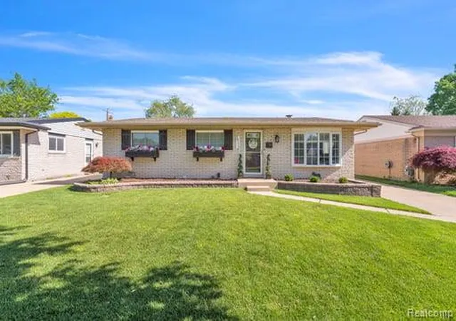 Homes for sale in Canton, MI | 39770 Hillary Dr, Canton, MI 48187 | MLS# 60998584