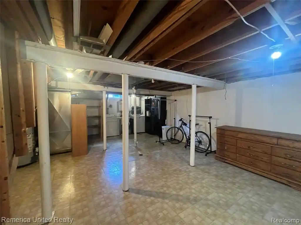 Listing Photo 19 - Condo for sale in 31621 Grn Mdw Ln located at 31621 Grn Mdw Ln, Warren, MI 48093 - Unit 31621 Green Meadow Ln
