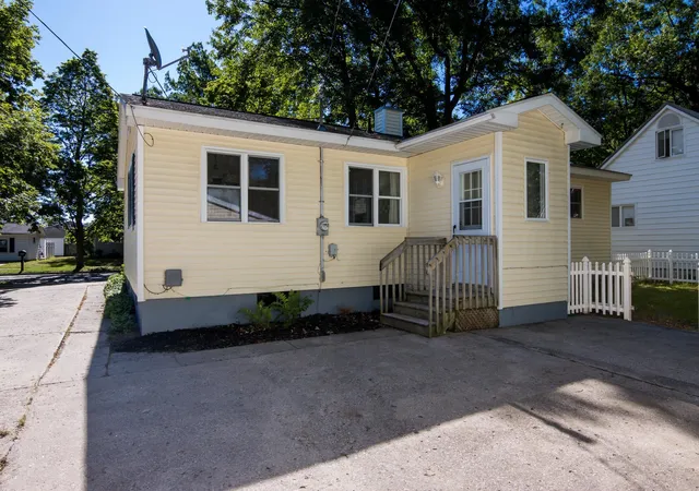 3rd image of 1222 Arbutus Ct #Lot: 6, Traverse City, MI 49686 | MLS# 80070165
