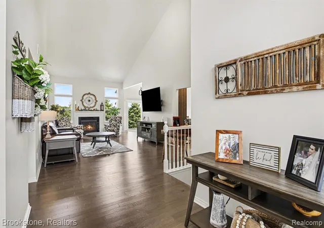 Listing Photo 3 - Condo for sale in building located at 30499 Berghway Trl, Warren, MI 48092