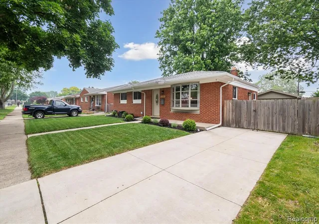 Photo 3 of Sale Pending at 27260 Norma Dr, Warren, MI 48093 | MLS# 60402125 | Listing updated on 2025-10-03