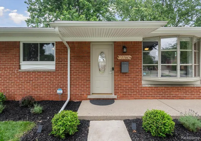 Photo 4 of Sale Pending at 27260 Norma Dr, Warren, MI 48093 | MLS# 60402125 | Listing updated on 2025-10-03
