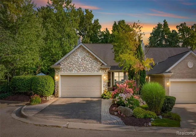 Photo 3 of Sale Pending at 6582 Forest Ridge Ct, Clarkston, MI 48346 3480 | MLS# 61025813 | Listing updated on 2026-09-07
